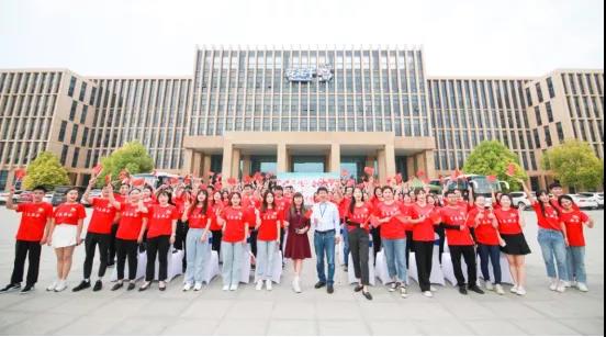 做白色的牛奶，創紅色的企業，花花牛乳業集團青春歌會慶祝建黨100周年