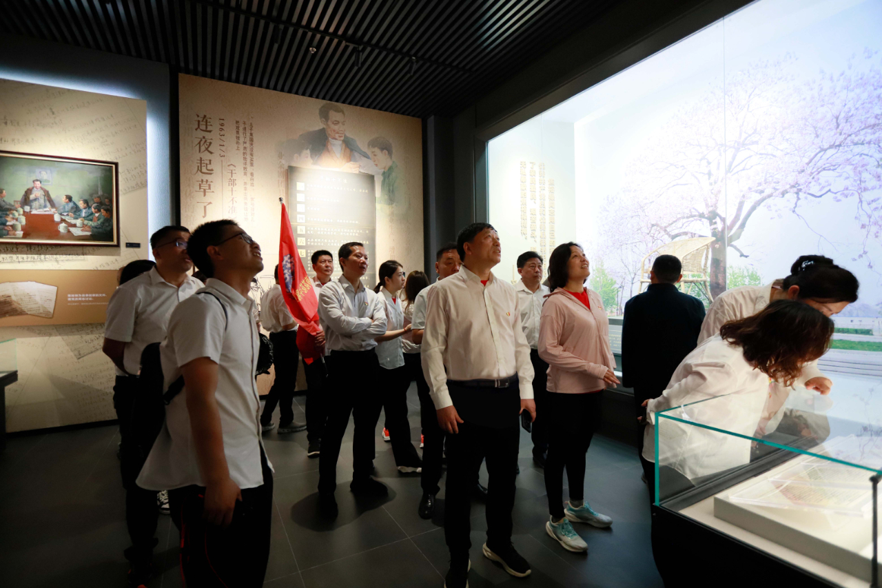 砥礪初心使命，汲取奮進力量丨花花牛乳業集團黨委組織開展學習“焦裕祿精神”主題黨日活動