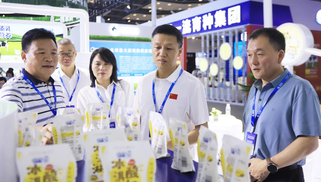 啟航新征程 點亮新賽道丨花花牛乳業(yè)集團參加第十四屆中國奶業(yè)大會暨D20峰會,榮獲“中國乳制品生產(chǎn)企業(yè)現(xiàn)代化等級5A級”評定殊榮 啟航新征程 點亮新賽道丨花花牛乳業(yè)集團參加第十四屆中國奶業(yè)大會暨D20峰會,榮獲“中國乳制品生產(chǎn)企業(yè)現(xiàn)代化等級5A級”評定殊榮