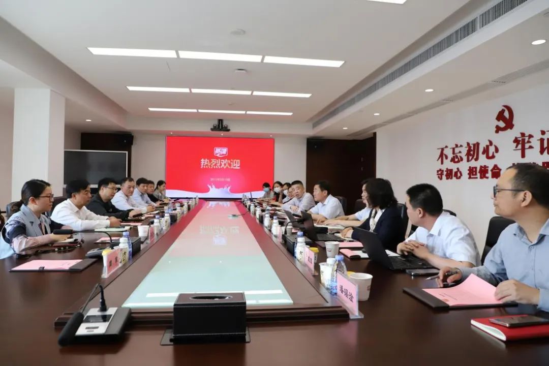 交流促提升 互動謀發展｜花花牛乳業集團總裁楊永帶隊分別赴廣東燕塘乳業及越秀風行乳業參觀交流