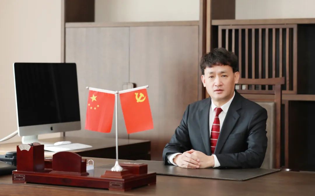 雙雙獲獎 喜事連連｜ 花花牛乳業集團榮獲“河南省知名品牌”獎，董事長關曉彥榮膺“2022年度品牌人物”