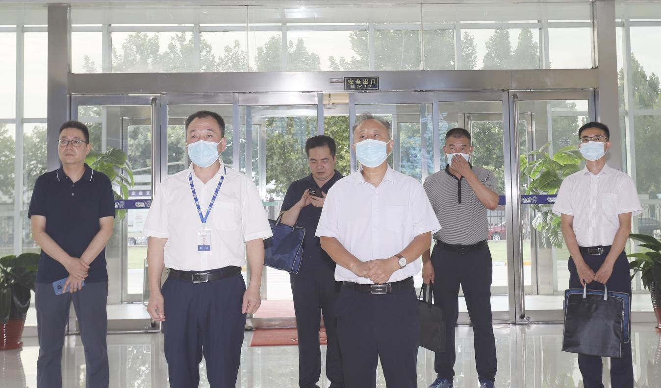 河南省“萬人助萬企”活動第一工作組 蒞臨花花牛乳業集團調研 河南省“萬人助萬企”活動第一工作組 蒞臨花花牛乳業集團調研