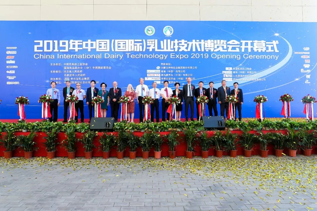 中國(guó)乳制品工業(yè)協(xié)會(huì)第二十五次年會(huì)召開(kāi)！花花牛總裁董碩峰獲“振興乳業(yè)領(lǐng)軍人”榮譽(yù)稱(chēng)號(hào)