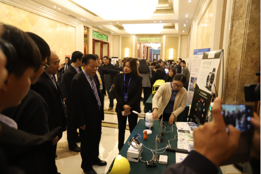 花花牛亮相2018人工智能產業發展高峰論壇 花花牛亮相2018人工智能產業發展高峰論壇