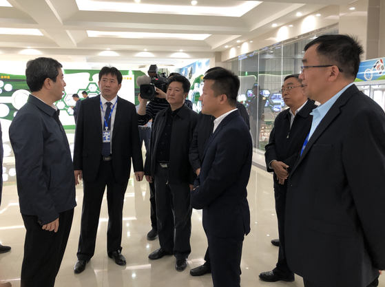 河南省委副書(shū)記、省長(zhǎng)陳潤(rùn)兒一行蒞臨 花花牛集團(tuán)魯山瑞亞牧業(yè)有限公司視察調(diào)研