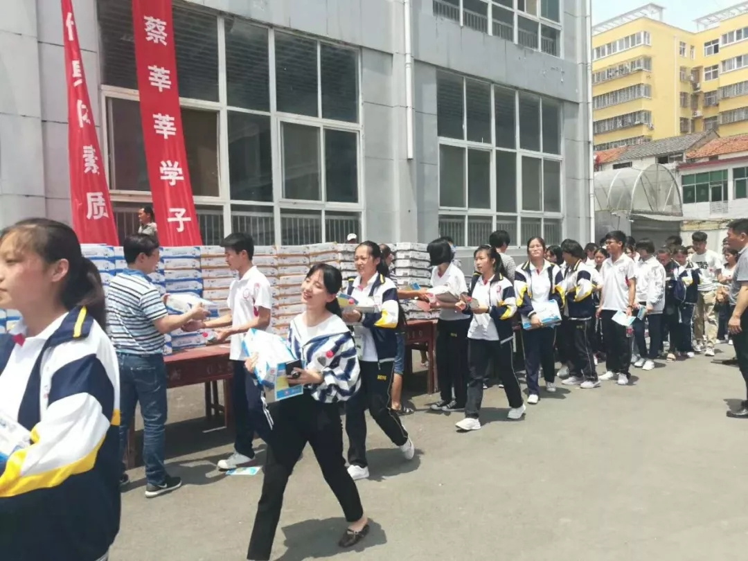 花花牛|捐助教育100萬元！做公益，我們是認真的！