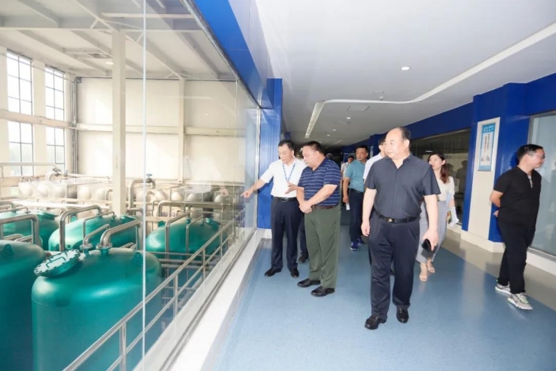 快訊 | 河南省人民政府食品安全委員會辦公室第三批食品安全示范區(qū)驗收組領(lǐng)導(dǎo)蒞臨花花牛乳業(yè)集團(tuán)驗收